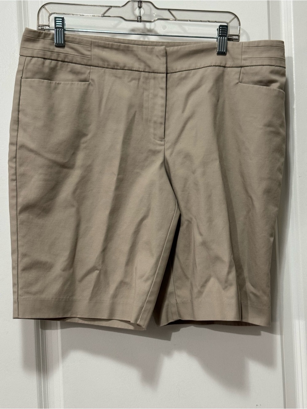 Apt. 9 Tan Stretch Bermuda Shorts Womens size 14